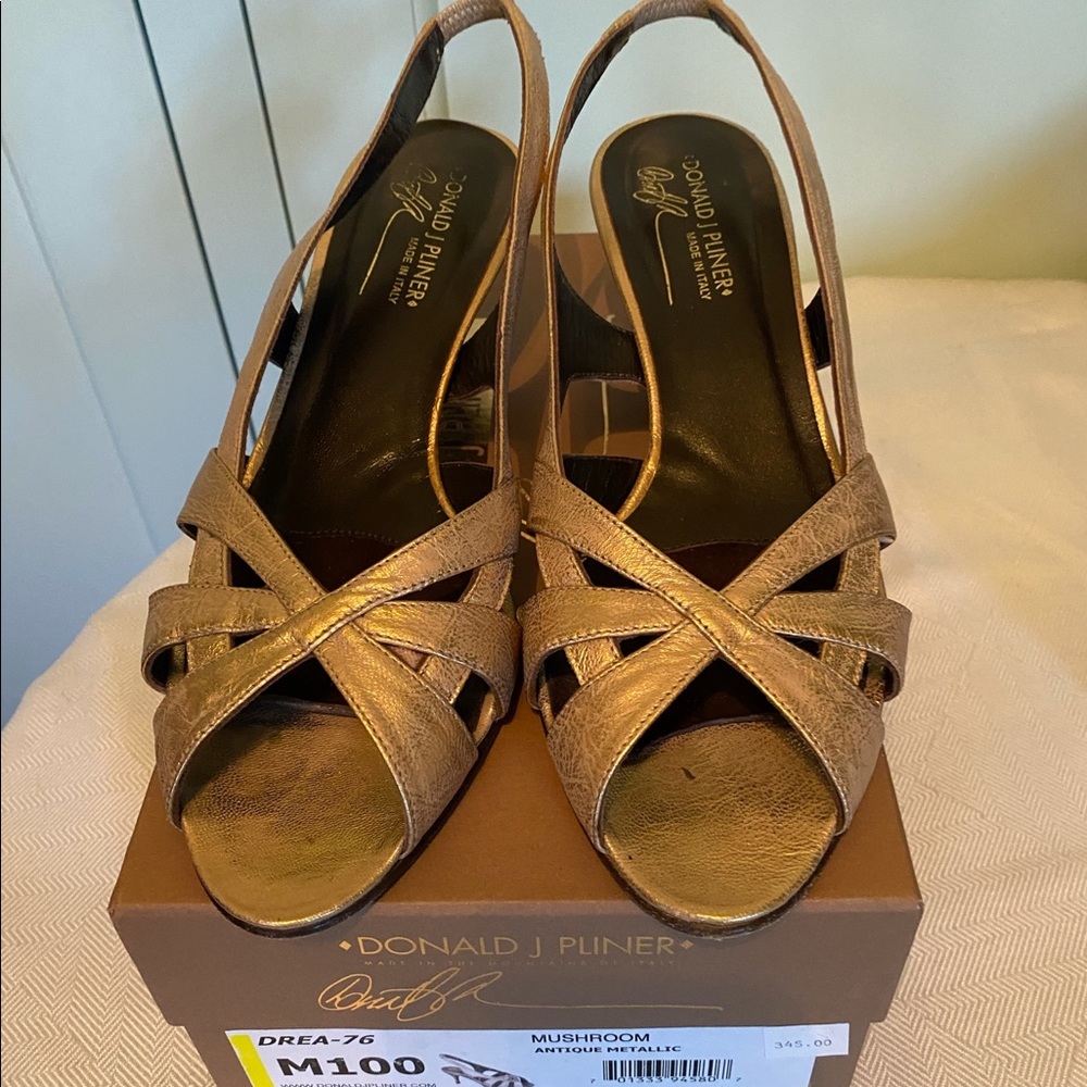 Donald Pliner Strappy Gold metallic Heel